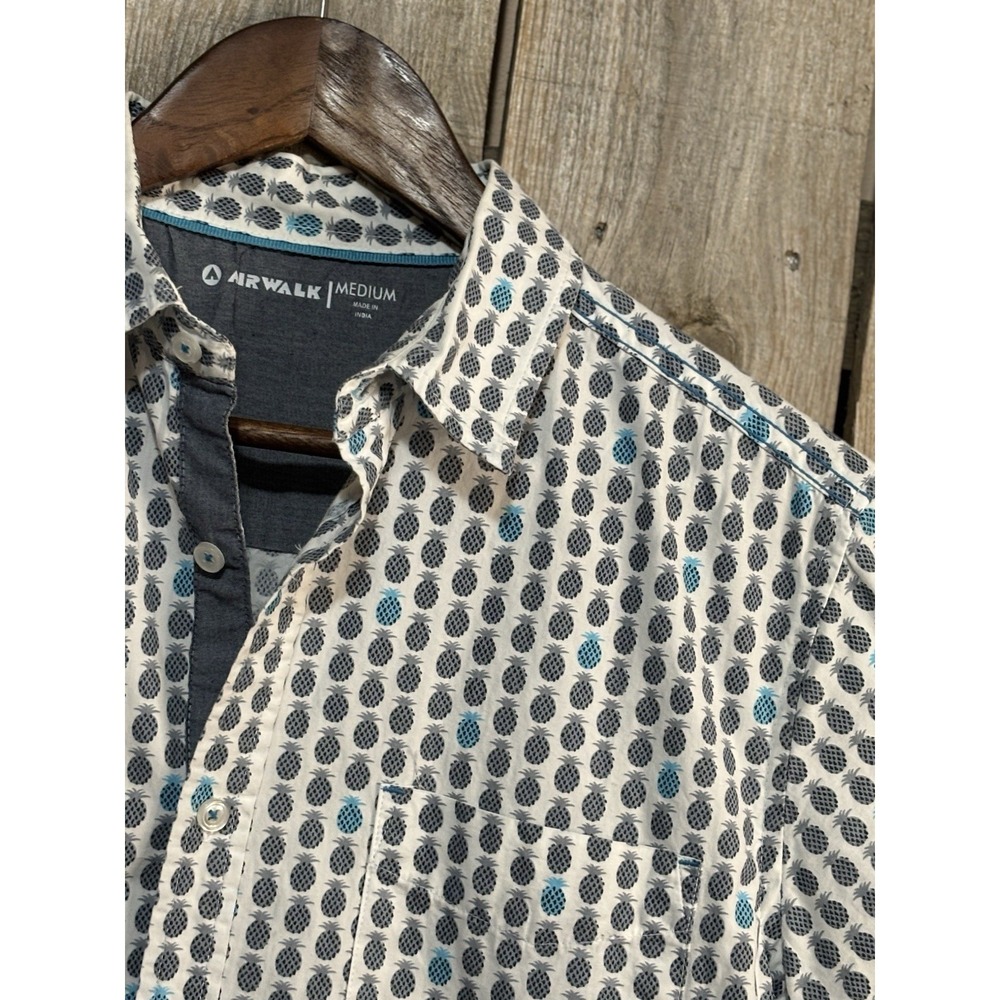 Airwalk Mens M Pineapple Print‎ Shirt Short Sleeve Button Down Cotton Tropical